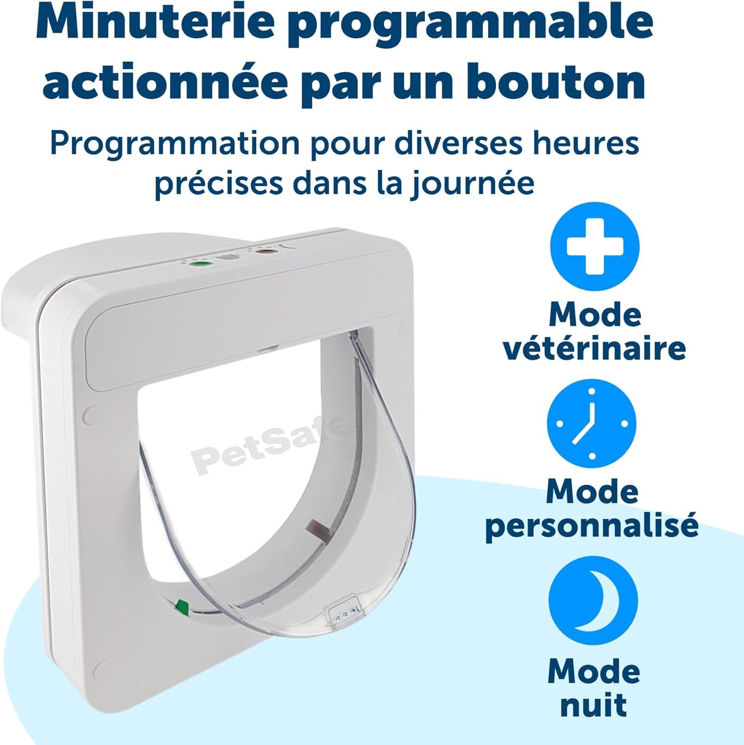 Chat passant par la chatière à puce électronique PetSafe