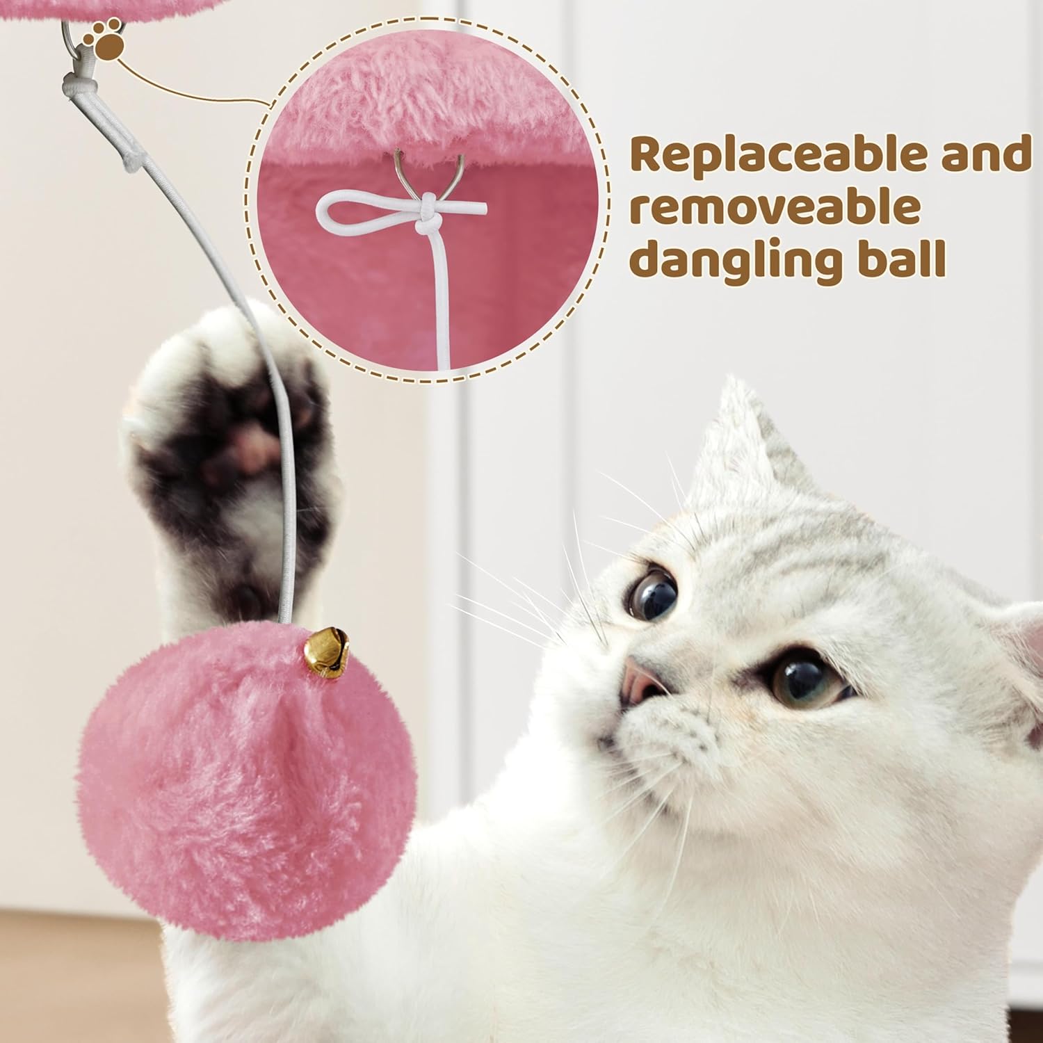 Deux chats jouent ensemble sur la niche et le perchoir rembourré de la tour griffoir compacte Yaheetech rose