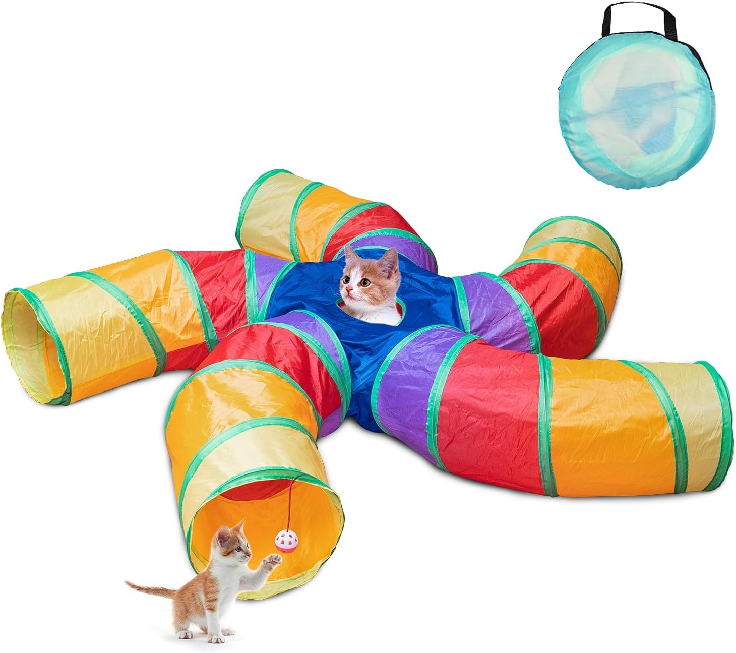 Chaton jouant dans le grand tunnel en S Depets multicolore avec plusieurs voies et balle suspendue