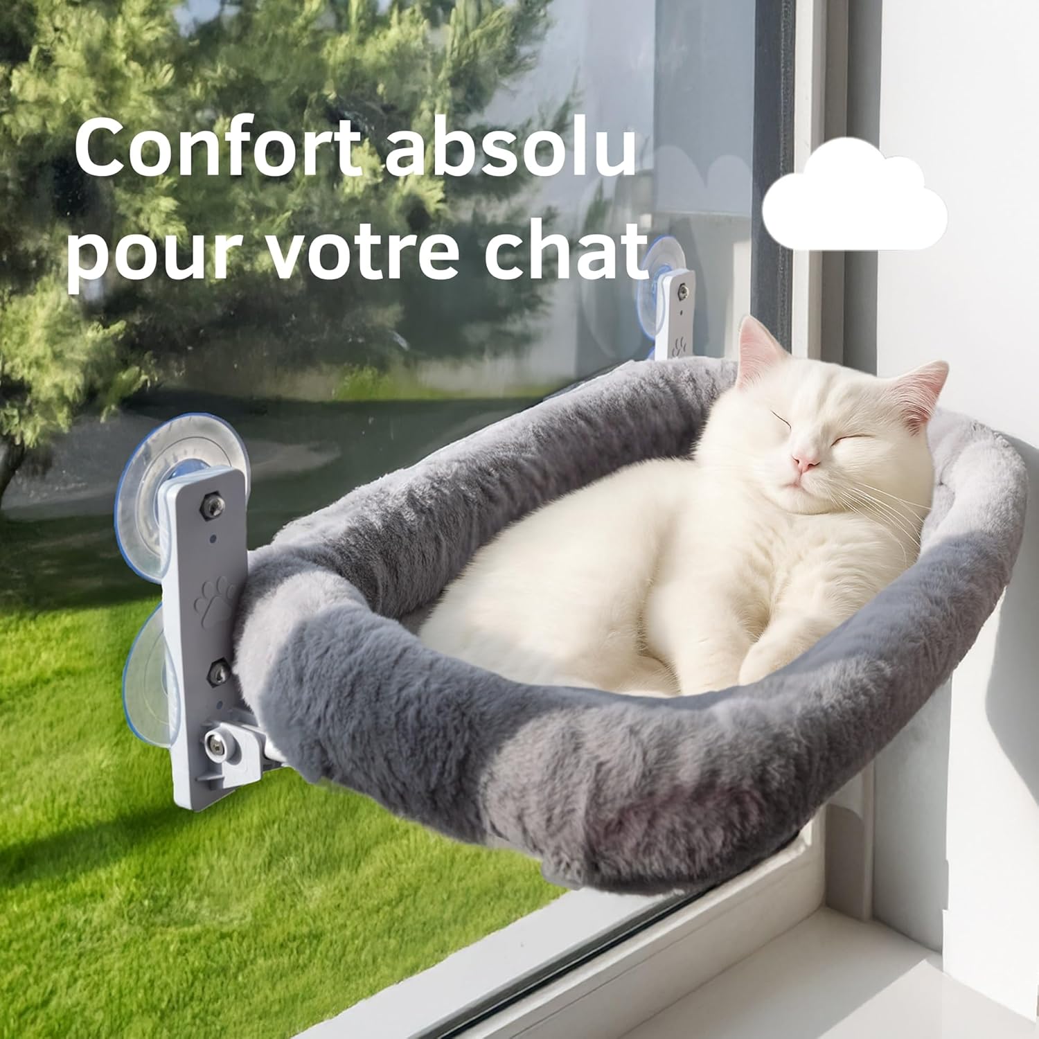 Lit suspendu sécurisé pour chat observant par la fenêtre