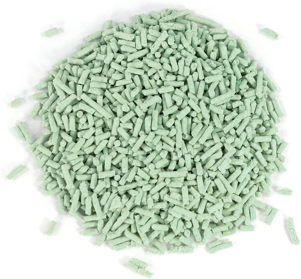 Gros plan sur grains agglomérants de litière tofu végétale parfumée.