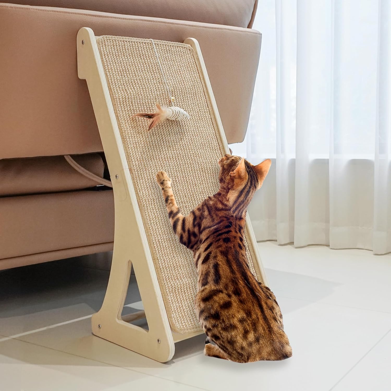 Grattoir ergonomique PETKARAY 68 cm pour entretenir les griffes