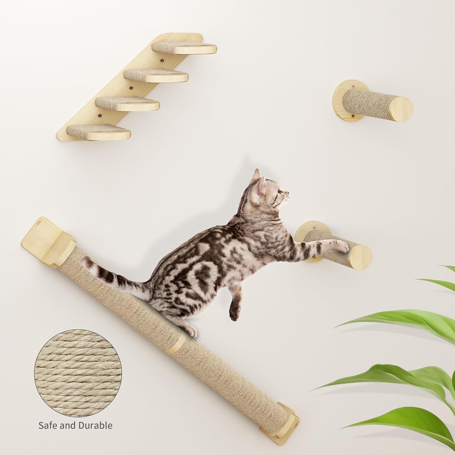 Arbre à chat mural gain de place moderne