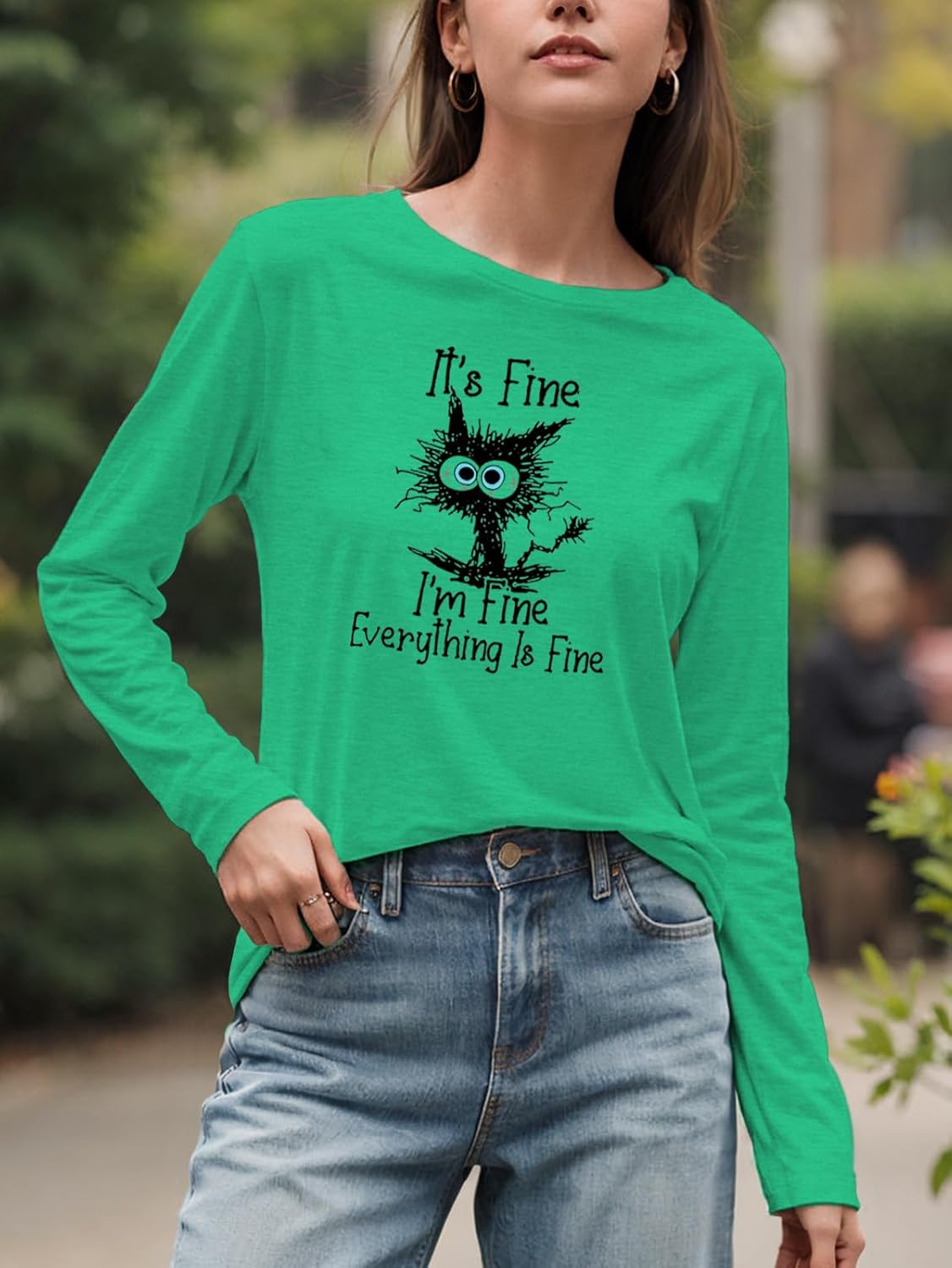 Détail col bénitier du t-shirt vert clair