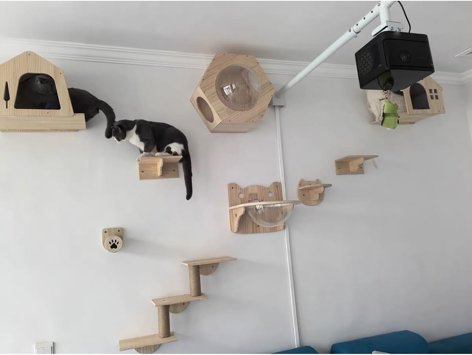 hamac mural en bois et tissu pour chat d’intérieur