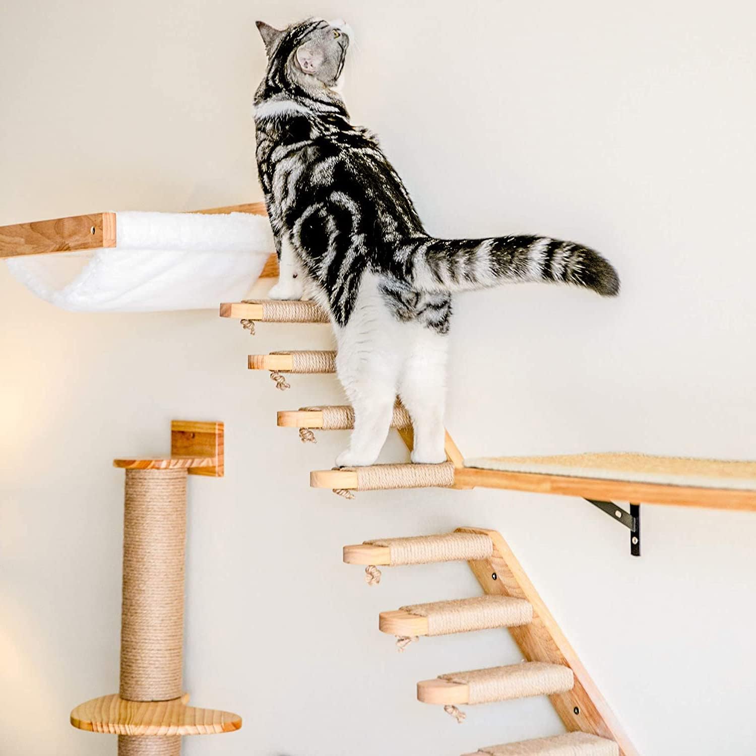 Etagere-Escalade-Chaton-Luxe-Design-Scandinave-Bois-Natural