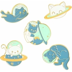 Broches fantaisie chat bleu volant dans l’espace en émail et alliage