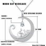 Détail du pendentif chat et fermoir chaîne poisson