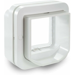 Vue de la chatière SureFlap DualScan avec médaillon RFID
