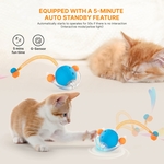 Détail de la queue en maille/plume et du catnip intégré