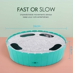Vue rapprochée des trous et du tapis microfibre du jouet Pawaboo