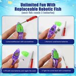 Vue rapprochée des trois poissons robotiques avec queues en silicone et LED clignotantes
