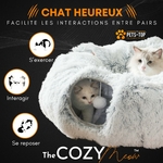 Chaton jouant avec la balle suspendue à l’entrée du tunnel en peluche One PETS-TOP