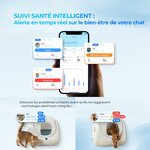 Plusieurs chats inspectant la même litière CATLINK Baymax.