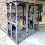 Maisons douillettes intégrées dans un catio spacieux