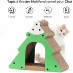 Chat utilisant le griffoir FUKUMARU vert comme maison et rampe
