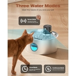 Fontaine à eau rechargeable sans fil posée dans un salon moderne