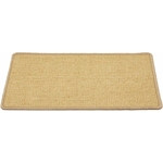 Chat qui griffe un tapis sisal Carpido antidérapant