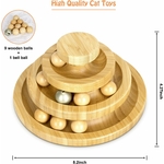 détail des balles colorées en bois pour chat