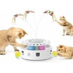 Chaton actif interagissant avec jouet automatique Potaroma
