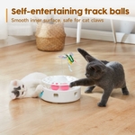 Chat jouant avec plume rotative du jouet Potaroma