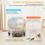 Grand chat utilisant la litière auto nettoyante Devoko dans un salon moderne.