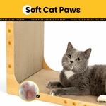 Accessoire chat design bois clair, protection des meubles et confort félin.