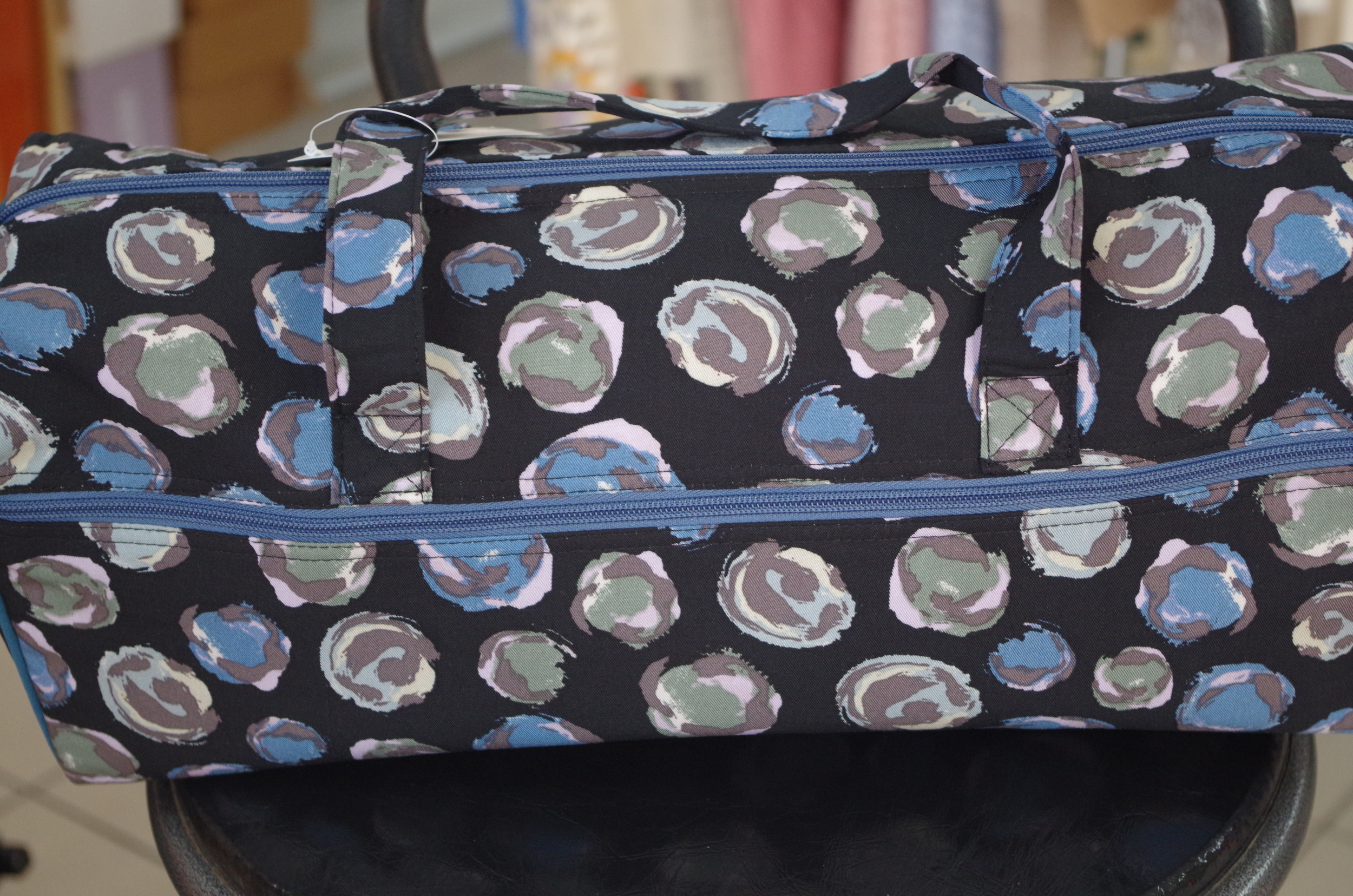 sac à tricot motif fleurs bleues