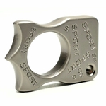 Poing américain compact 5,5 cm vue de profil pointes alignées