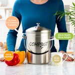 Seau inox de 5 L de 20 cm de large et 28 cm de haut, comparé à un poivron et à une tasse