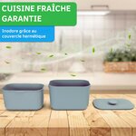 Seau YourCasa, tamis et couvercle posés sur un plan de travail en bois, cuisine sans odeur