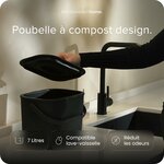 Seau noir de 7 L ouvert près dun évier, avec les mentions compatible lave-vaisselle et réduit les odeurs