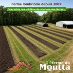 Vue aérienne de la ferme lombricole Moutta en activité depuis 2007, avec ses rangs de terre
