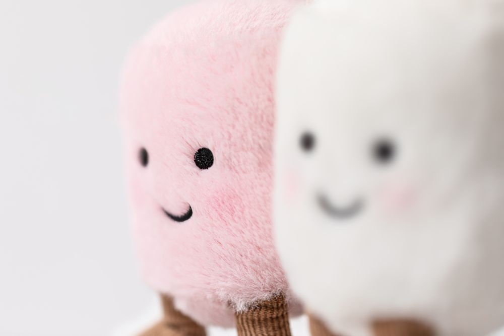 APM4BC-Amuseable-Pair-of-Marshmallows-Bag-Charm-Neutral-Detail-Shot-2