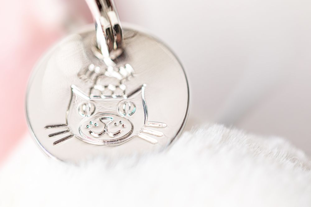 APM4BC-Amuseable-Pair-of-Marshmallows-Bag-Charm-Neutral-Detail-Shot-3