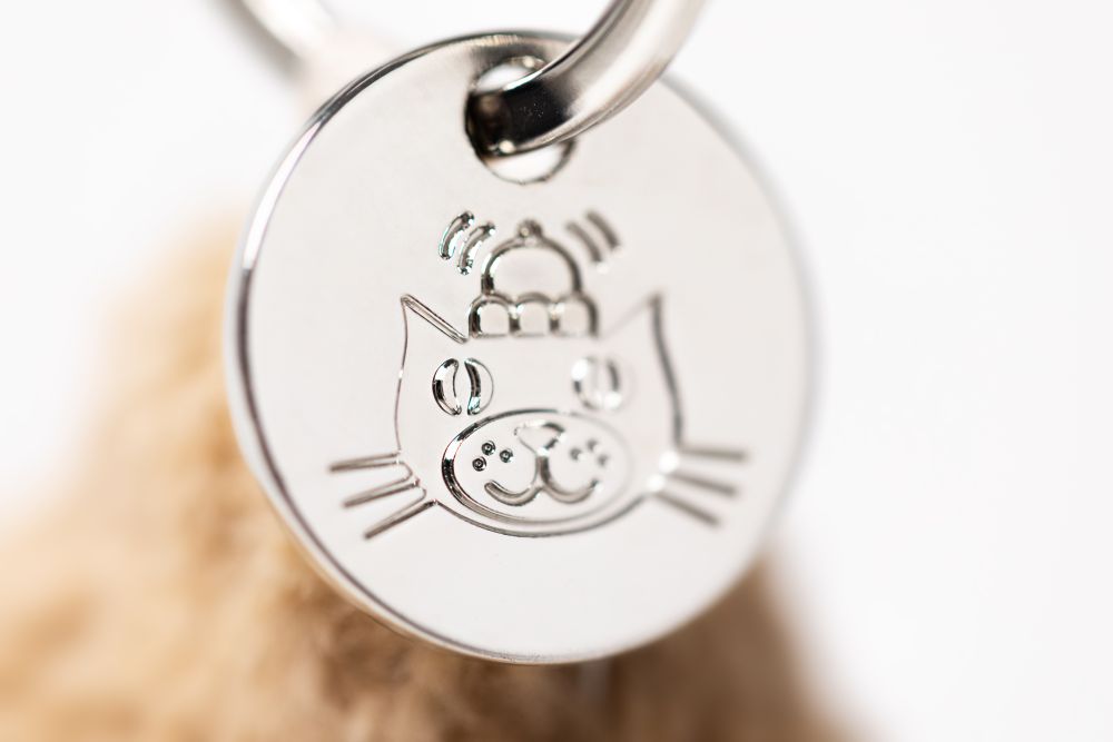 APN4BC-Amuseable-Peanut-Bag-Charm-Neutral-Detail-Shot-3