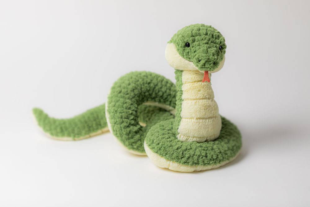 CEL2S-Cizi-Snake-Neutral-Detail-Shot-1