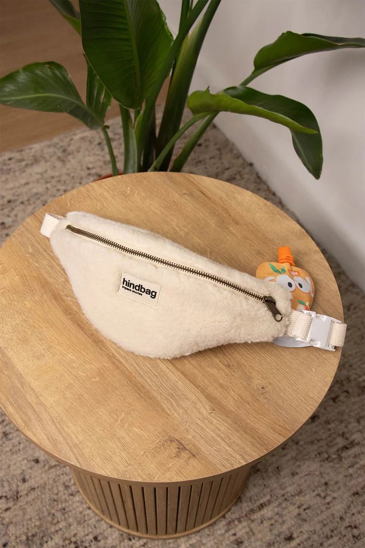 banane-augustin-teddy-arctique-poudre-ambiance-hindbag_1_720x