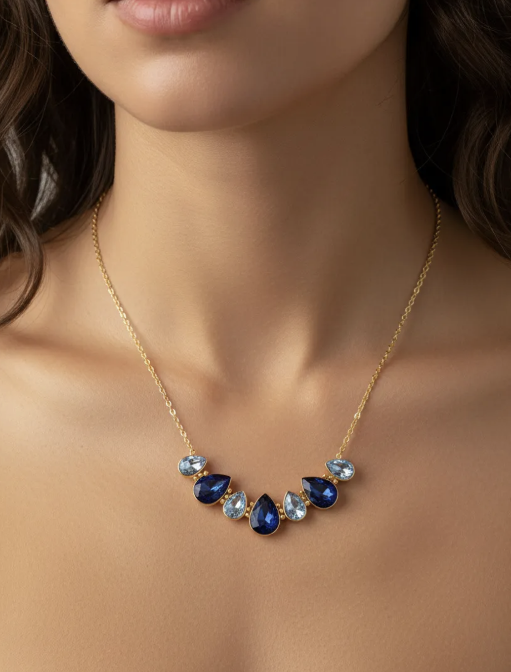Collier Verona : motif central composé de sept ornements en forme de goutte