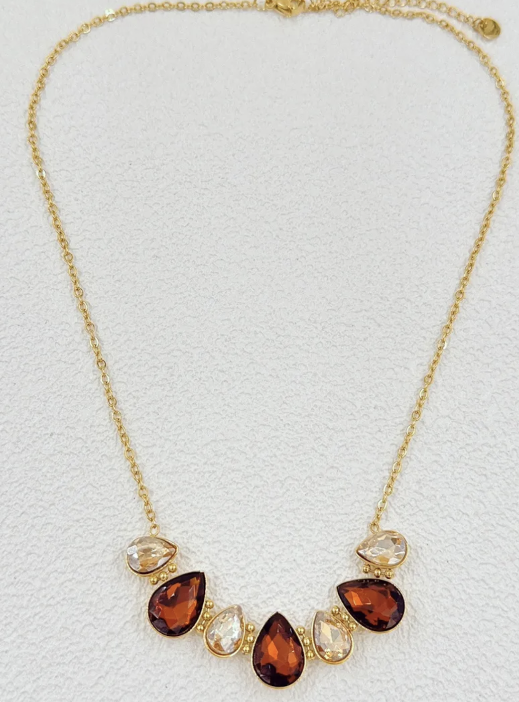 Collier Verona : motif central composé de sept ornements en forme de goutte