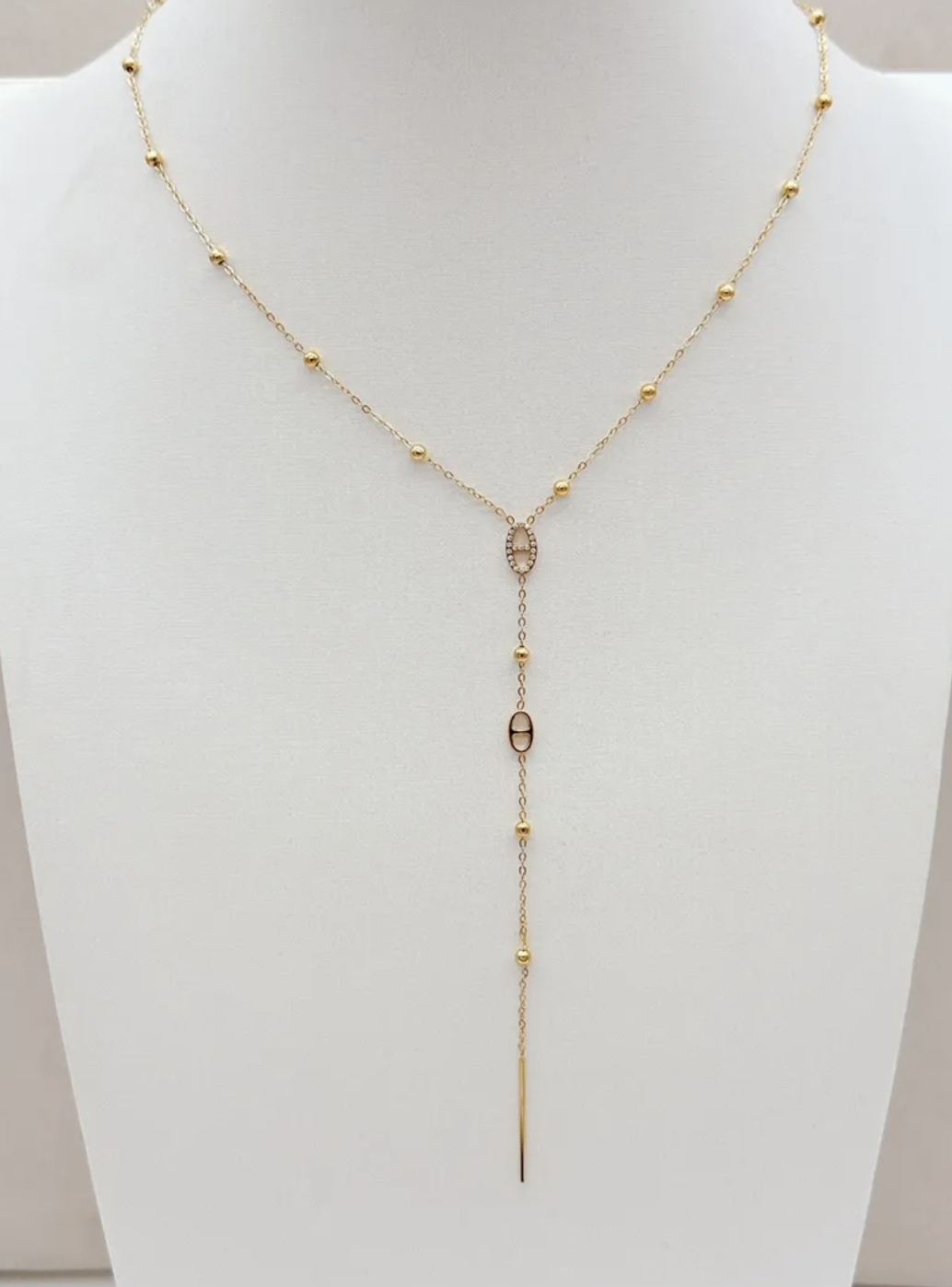 Collier cravate Torino : Ligne en Y, petites billes, motifs ovales ajourés et barre fine terminale