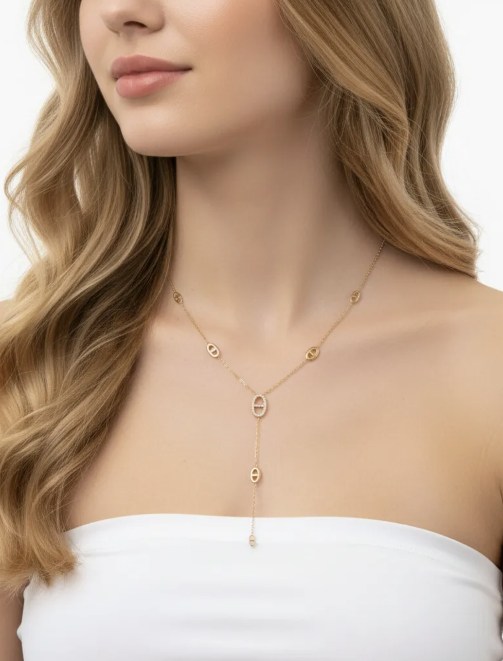 Collier cravate Como : Motifs ovales ajourés, centre brillant et chaîne pendante à deux ovales