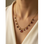 Collier Ravello : Ornements facettés ronds, carrés et en goutte, accompagnés de petites perles