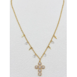 Collier Lucia : Pendentif en croix brillant, petites croix et ornements ronds clairs