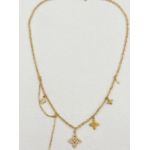Collier Bellagio : Motifs floraux, détails clairs et chaîne asymétrique avec partie pendante
