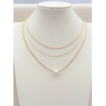 Collier Bianca : Composition à trois rangs avec détail rond blanc sur le rang inférieur
