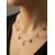 Collier Amalfi : petits ornements facettés en forme de goutte, espacés sur la chaîne