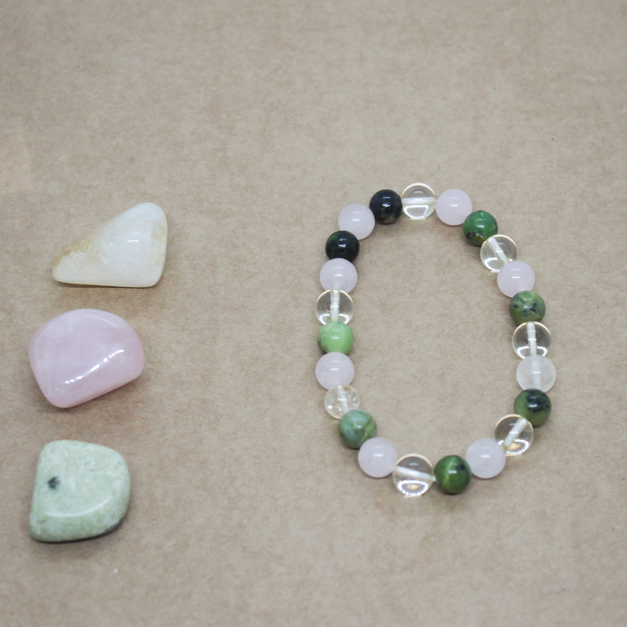 photo-teora-merignac-bracelet-creation-developpement-personnel-detox-emotionnelle-stabilité-bonheur-lâcher-prise-abondance-1-citrine-quartz-rose-jade-jadeite-lithotherapie