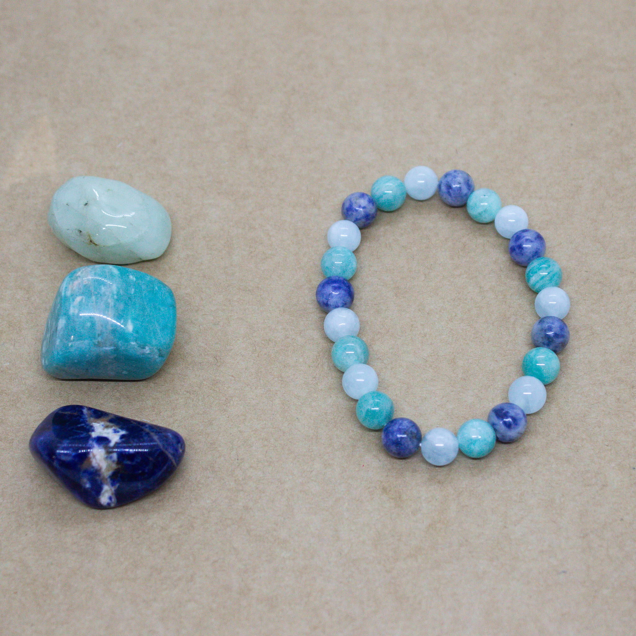 photo-teora-merignac-bracelet-creation-energies-chakras-de-la-gorge-1-amazonite-aigue-marine-sodalite-lithotherapie