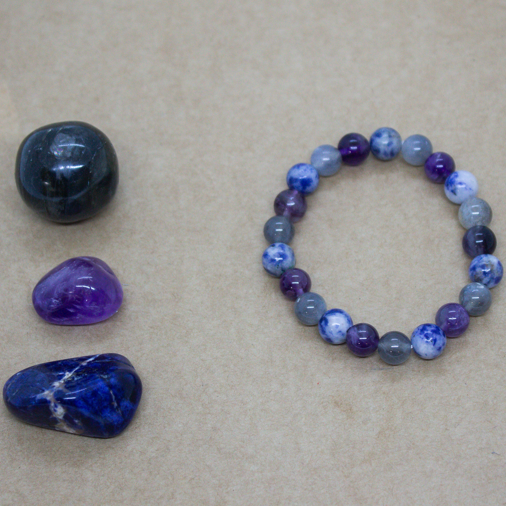 photo-teora-merignac-bracelet-creation-astro-zodiaque-poissons-1-labradorite-amethyste-sodalite-energies-lithotherapie